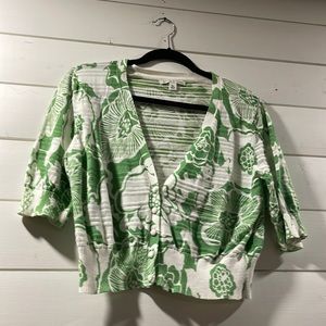 Banana Republic sweater. Almost cropped. Size xl. Amazing condition